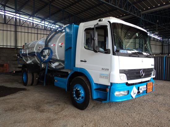 caminhao-mercedes-benz-1725---attego