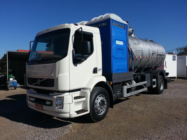 4-caminhao-volvo-vm220