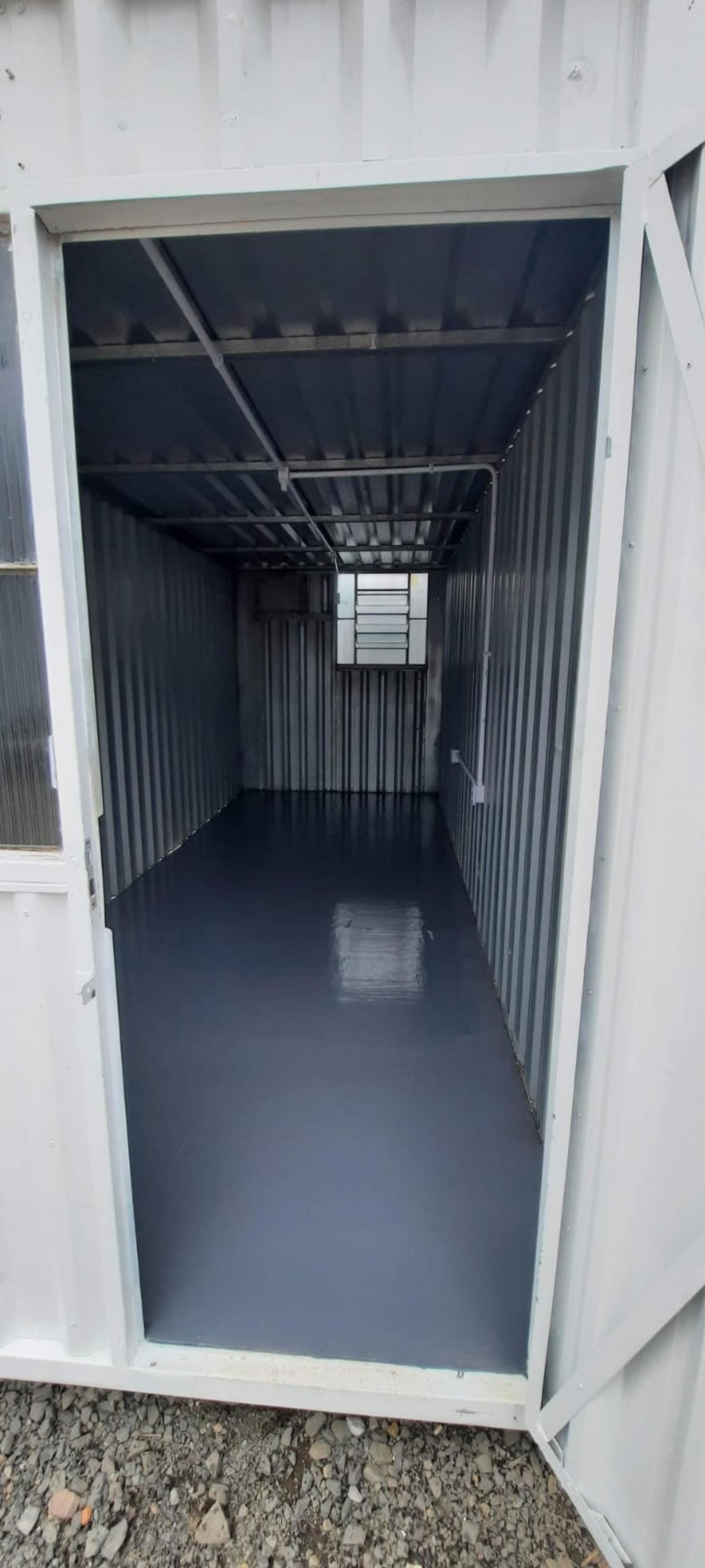 container-vao-livre-sem-forracao-ou-almoxafirado
